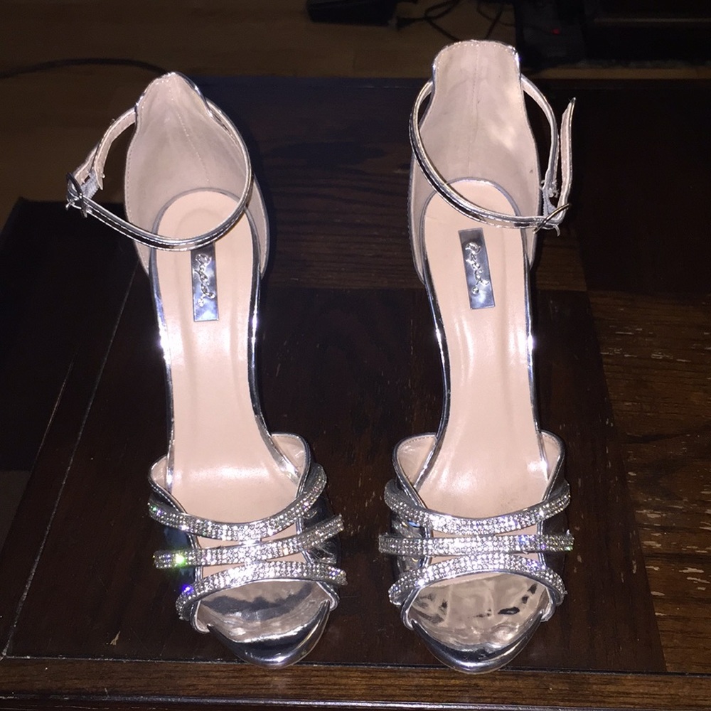 Gorgeous silver heels